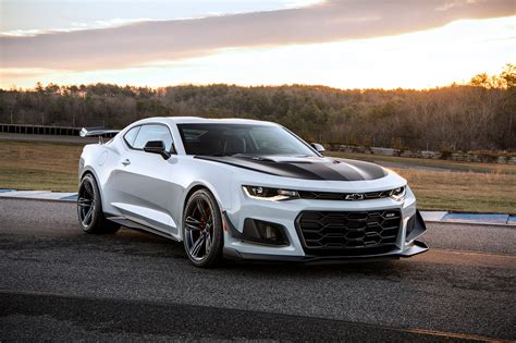 39 overall gear ratio spread enhances off-the-line performance, with an aggressive first-gear ratio of 4. . 2022 chevrolet camaro zl1 specs